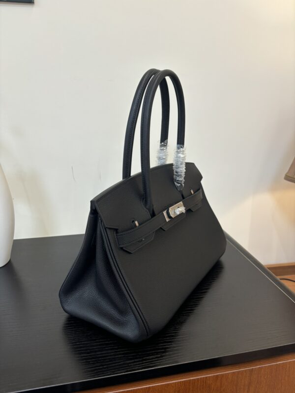 Hermes_Shoulder_Birkin_29_Craftsmanship-Black Bag