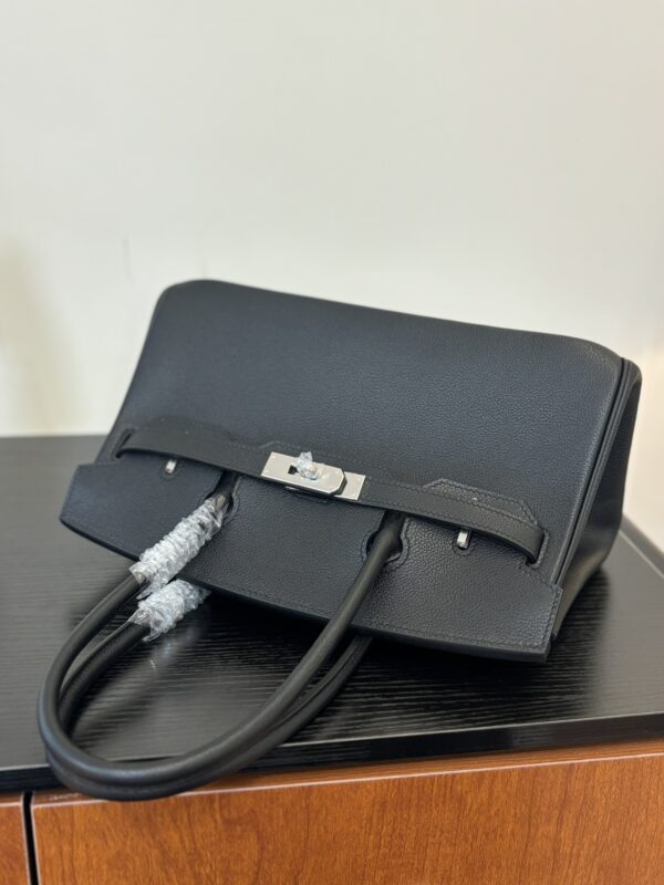 Hermes_Shoulder_Birkin_29_Craftsmanship-Black Bag