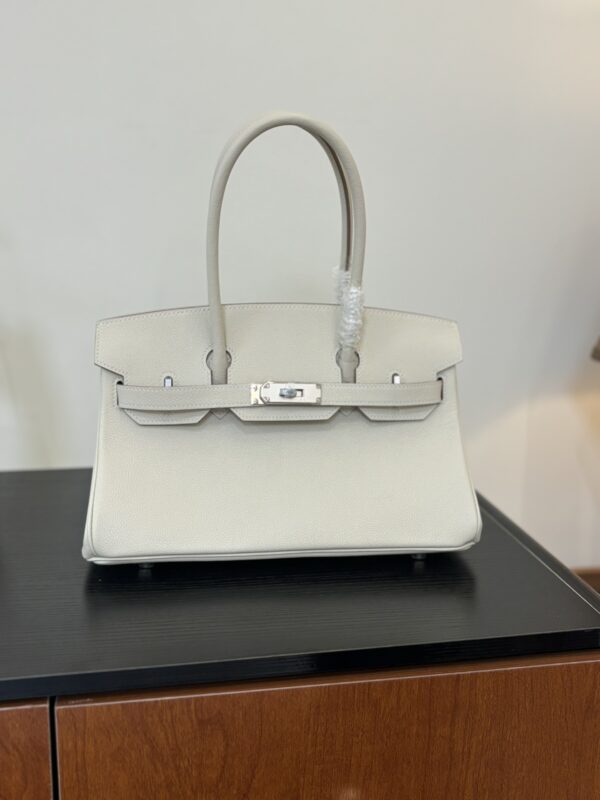 Hermes_Shoulder_Birkin_29_Craftsmanship-White Bag