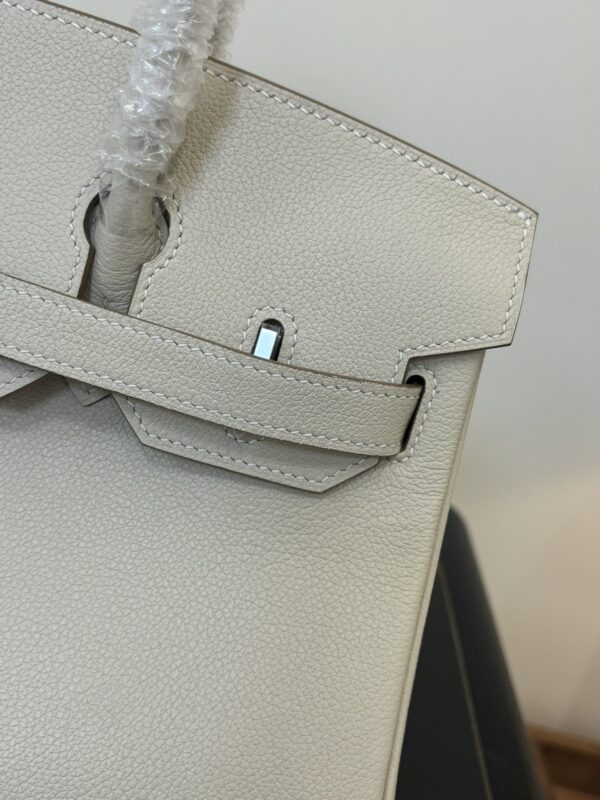 Hermes_Shoulder_Birkin_29_Craftsmanship-White Bag