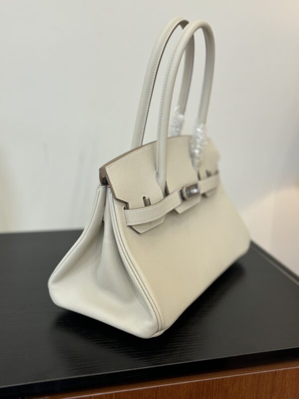 Hermes_Shoulder_Birkin_29_Craftsmanship-White Bag