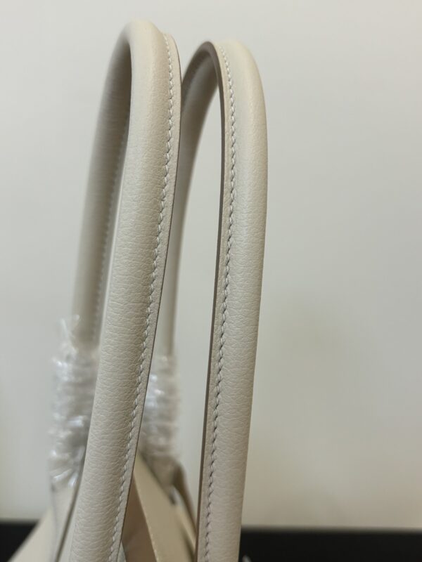 Hermes_Shoulder_Birkin_29_Craftsmanship-White Bag