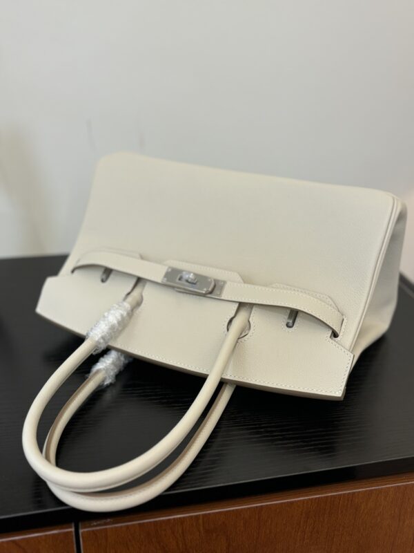 Hermes_Shoulder_Birkin_29_Craftsmanship-White Bag