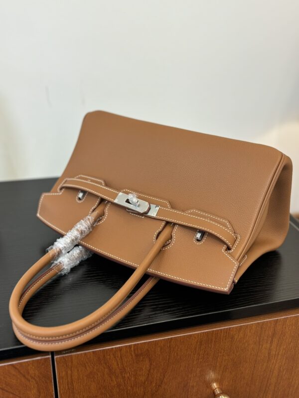 Hermes_Shoulder_Birkin_29_Craftsmanship-Camel Brown Bag