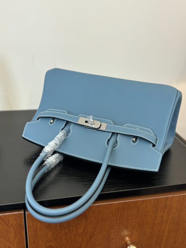 Hermes_Shoulder_Birkin_29_Craftsmanship-Blue Bag