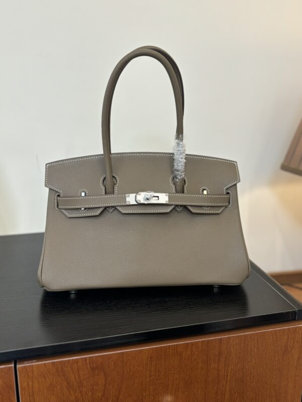 Hermes_Shoulder_Birkin_29_Craftsmanship-Taupe Bag
