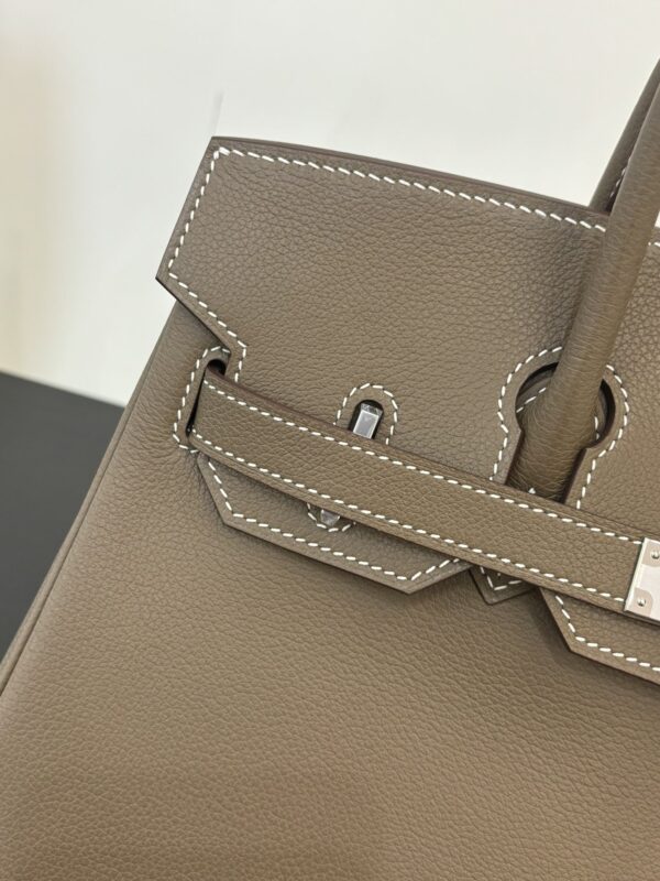 Hermes_Shoulder_Birkin_29_Craftsmanship-Taupe Bag