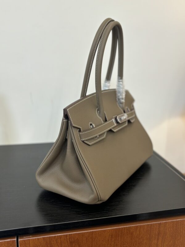 Hermes_Shoulder_Birkin_29_Craftsmanship-Taupe Bag