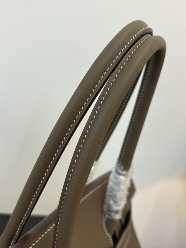 Hermes_Shoulder_Birkin_29_Craftsmanship-Taupe Bag