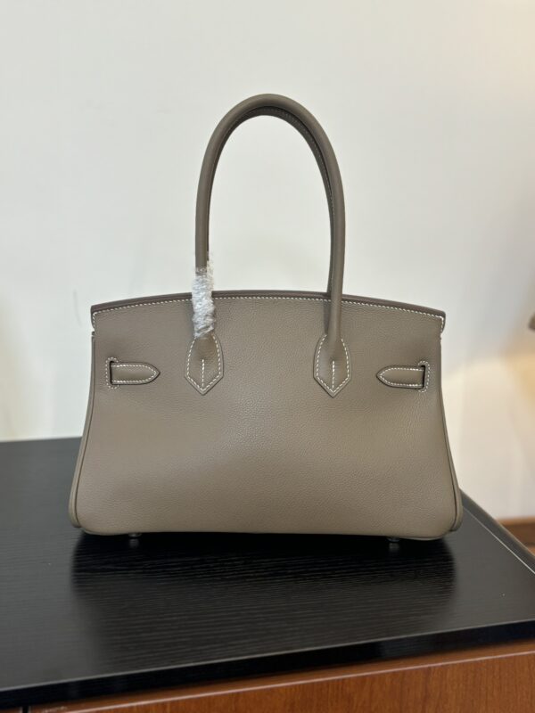 Hermes_Shoulder_Birkin_29_Craftsmanship-Taupe Bag