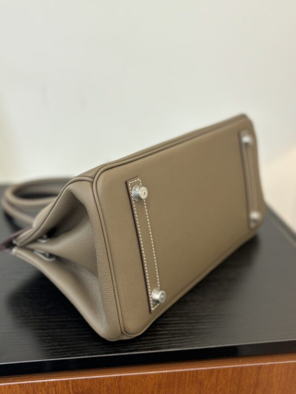 Hermes_Shoulder_Birkin_29_Craftsmanship-Taupe Bag