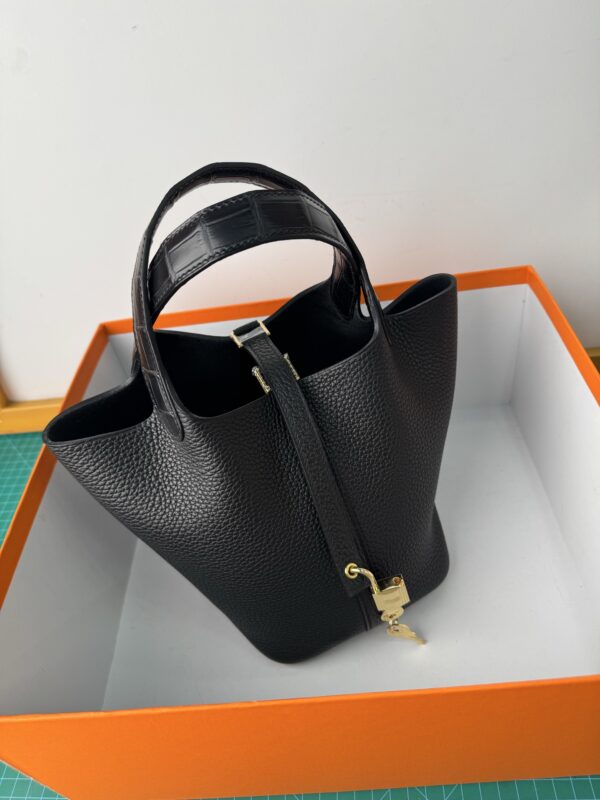Hermes_Picotin_18_Touch_Material_Techniques-Black Bag