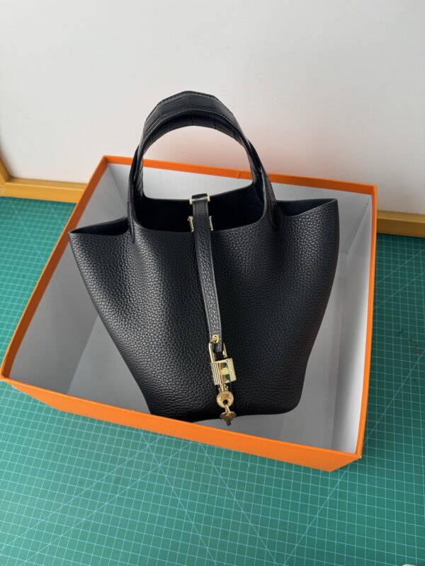 Hermes_Picotin_18_Touch_Material_Techniques-Black Bag