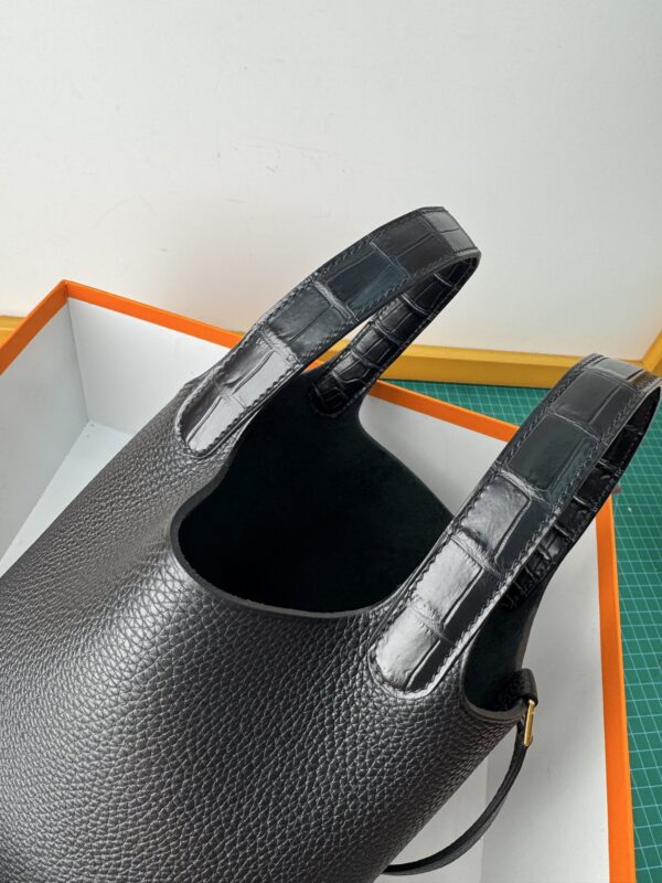 Hermes_Picotin_18_Touch_Material_Techniques-Black Bag