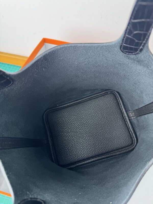 Hermes_Picotin_18_Touch_Material_Techniques-Black Bag