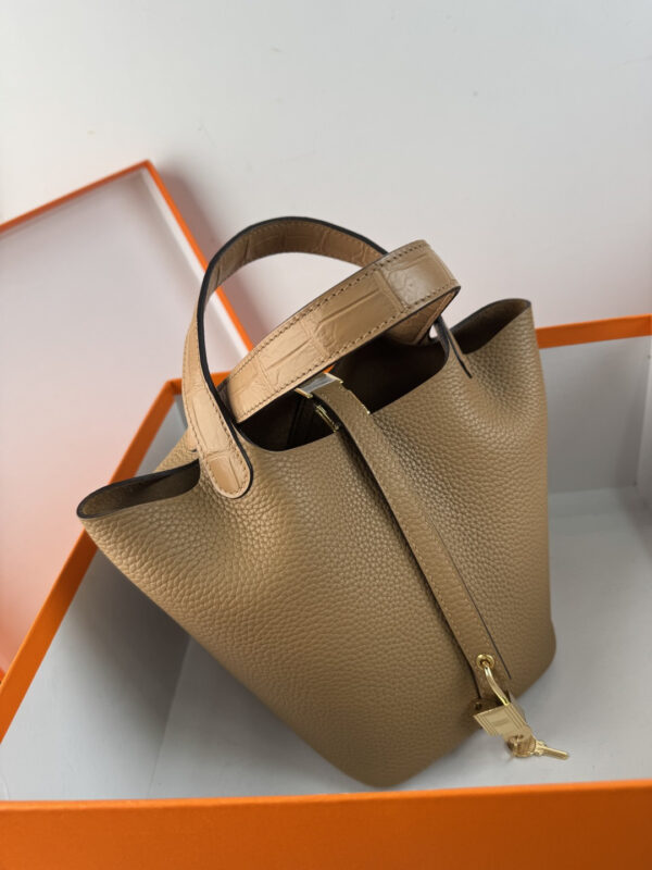 Hermes_Picotin_18_Touch_Material_Techniques-Beige Bag