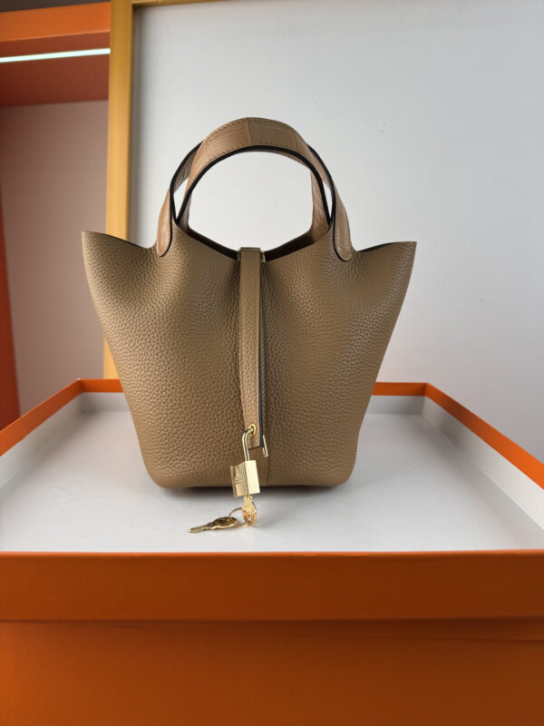 Hermes_Picotin_18_Touch_Material_Techniques-Beige Bag