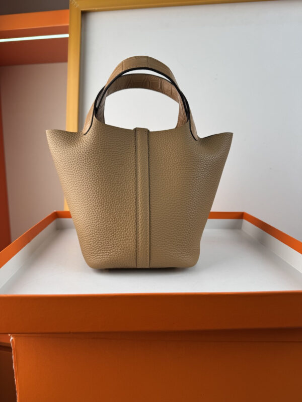 Hermes_Picotin_18_Touch_Material_Techniques-Beige Bag
