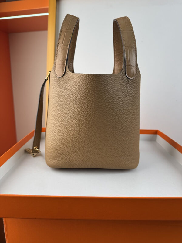 Hermes_Picotin_18_Touch_Material_Techniques-Beige Bag