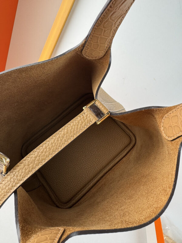 Hermes_Picotin_18_Touch_Material_Techniques-Beige Bag