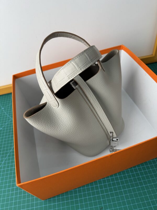 Hermes_Picotin_18_Touch_Material_Techniques-White Bag