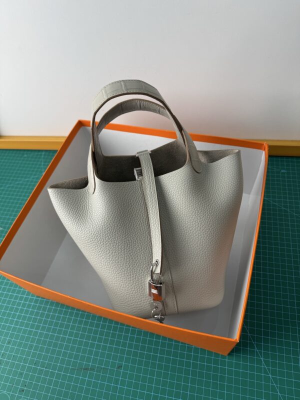 Hermes_Picotin_18_Touch_Material_Techniques-White Bag