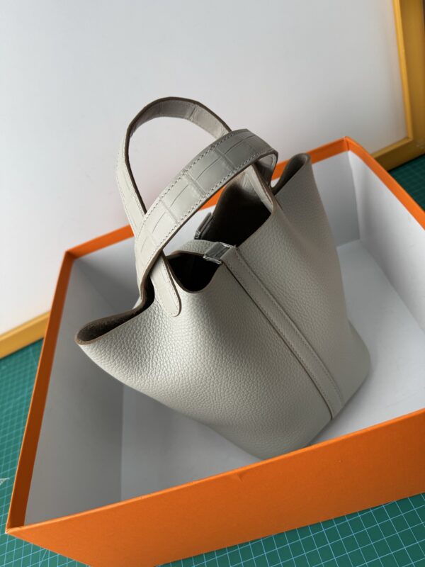 Hermes_Picotin_18_Touch_Material_Techniques-White Bag