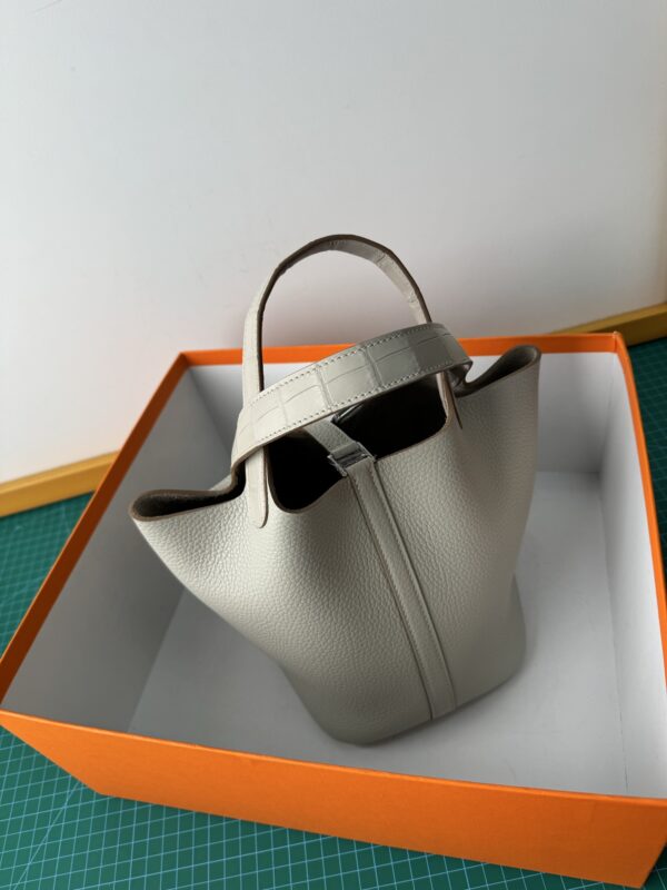 Hermes_Picotin_18_Touch_Material_Techniques-White Bag