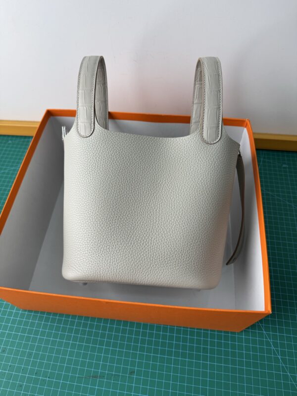 Hermes_Picotin_18_Touch_Material_Techniques-White Bag