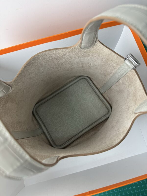 Hermes_Picotin_18_Touch_Material_Techniques-White Bag