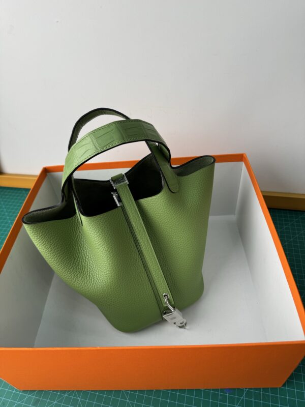 Hermes_Picotin_18_Touch_Material_Techniques-Green Bag