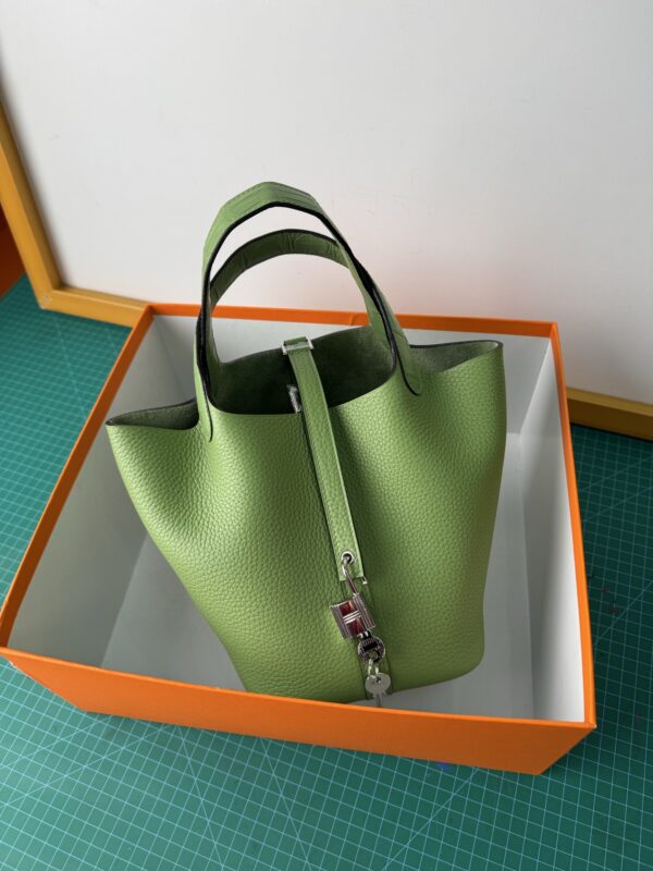 Hermes_Picotin_18_Touch_Material_Techniques-Green Bag