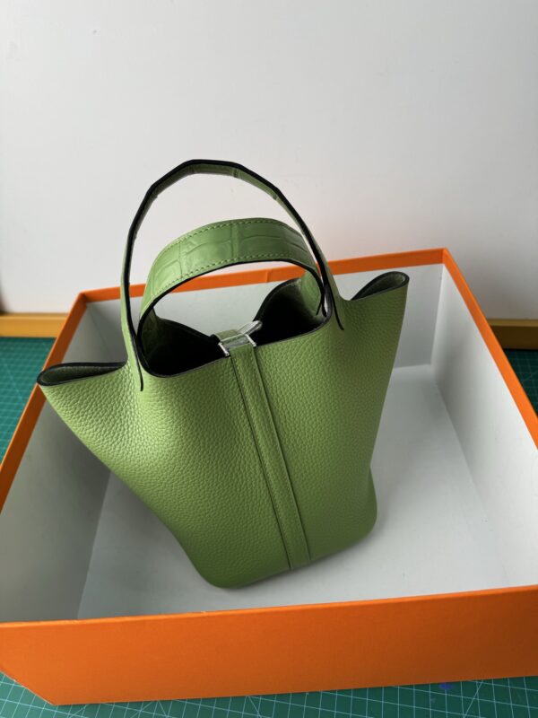 Hermes_Picotin_18_Touch_Material_Techniques-Green Bag