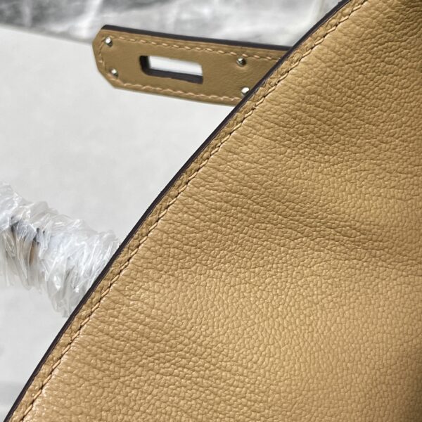 Birkin_30_Suede_Craftsmanship-Light Brown Bag