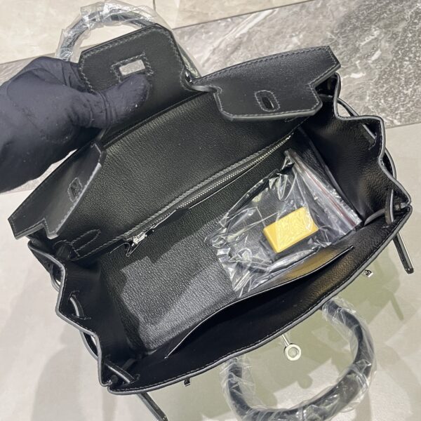 Birkin_30_Suede_Craftsmanship-Black Bag