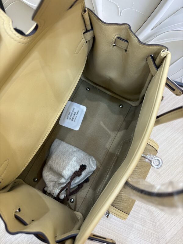 Birkin_Cargo_25_Craftsmanship-Beige Canvas Bag