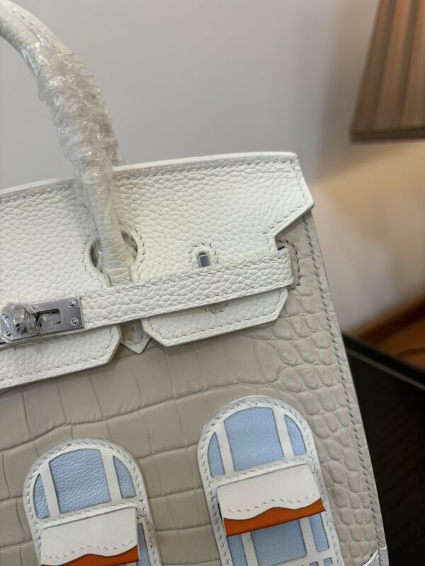 Birkin_Faubourg_20_Craftsmanship-Light Grey White Blue Orange Bag