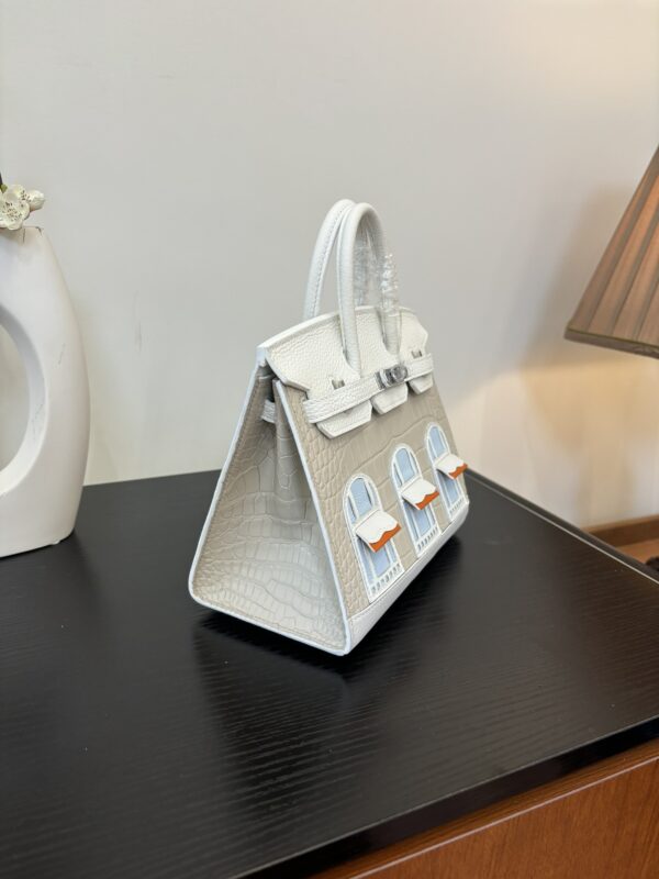 Birkin_Faubourg_20_Craftsmanship-Light Grey White Blue Orange Bag