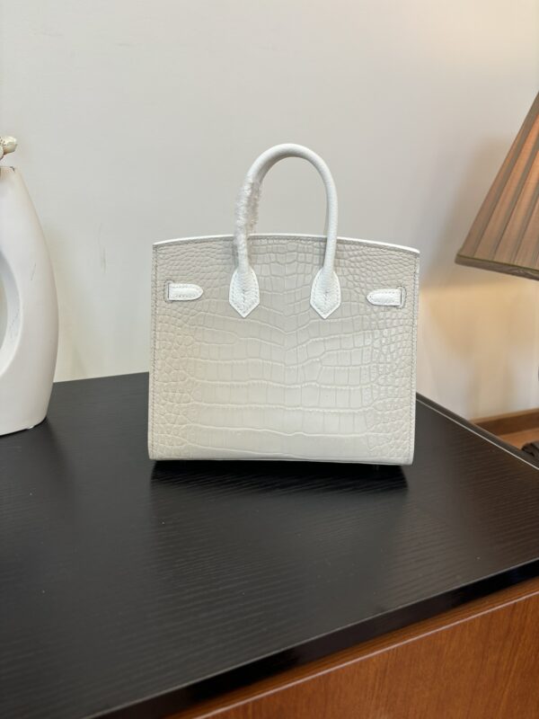 Birkin_Faubourg_20_Craftsmanship-Light Grey White Blue Orange Bag
