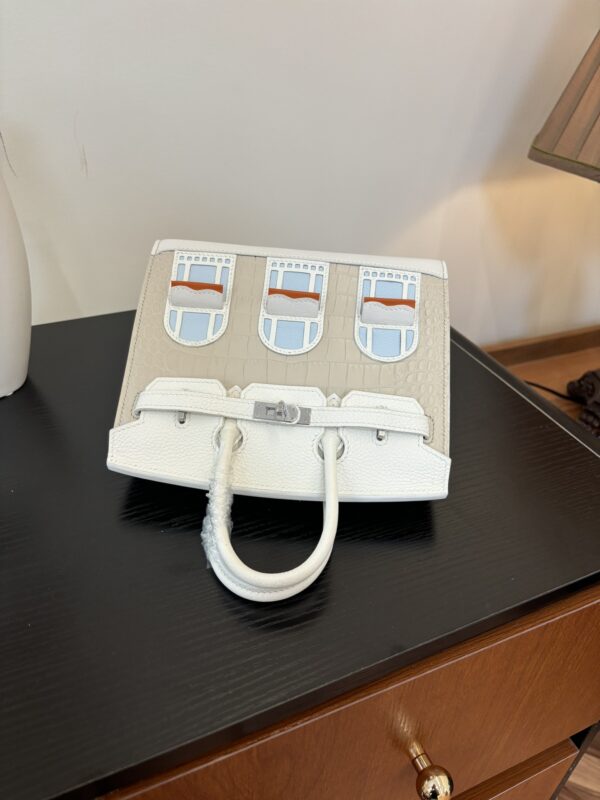 Birkin_Faubourg_20_Craftsmanship-Light Grey White Blue Orange Bag