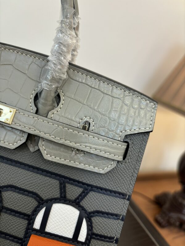 Birkin_Faubourg_20_Craftsmanship-Light Grey Dark Grey White Orange Bag