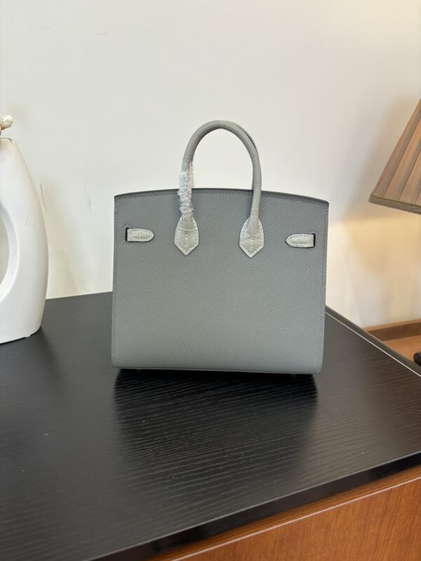 Birkin_Faubourg_20_Craftsmanship-Light Grey Dark Grey White Orange Bag