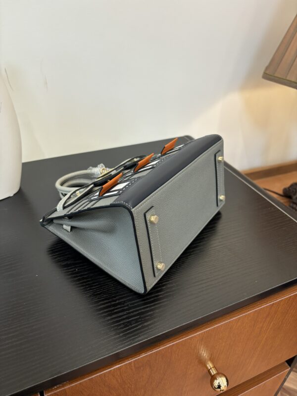 Birkin_Faubourg_20_Craftsmanship-Light Grey Dark Grey White Orange Bag