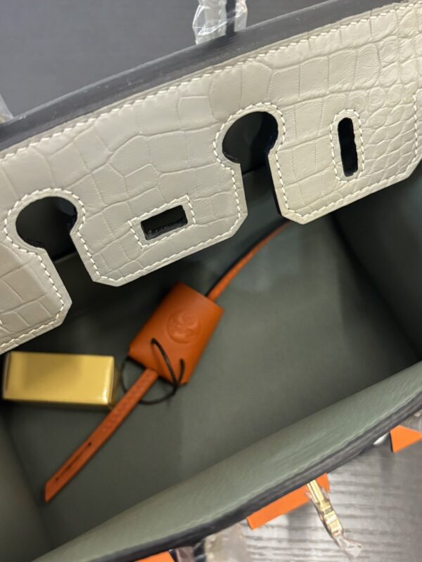 Birkin_Faubourg_20_Craftsmanship-Light Grey Dark Grey White Orange Bag