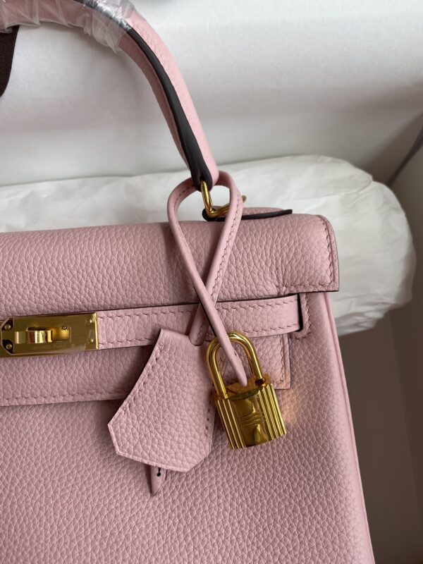 Kelly_25_Togo_Craftsmanship-Pink Bag