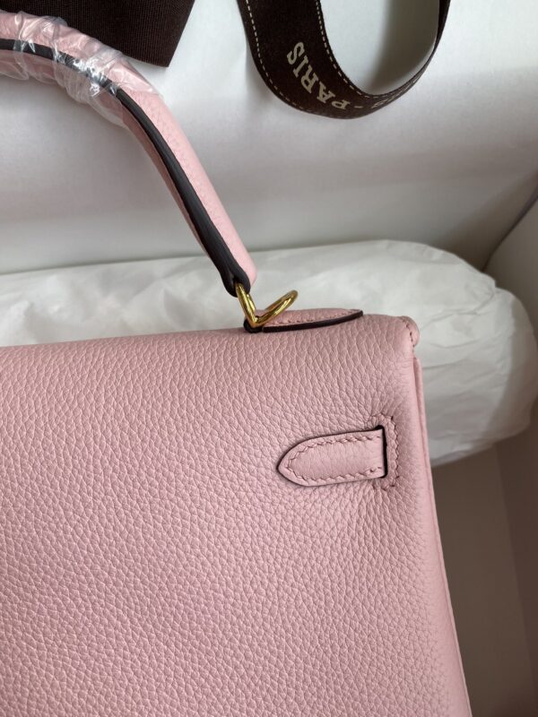 Kelly_25_Togo_Craftsmanship-Pink Bag