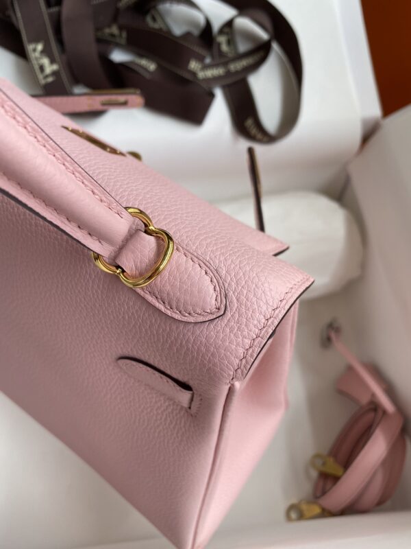 Kelly_25_Togo_Craftsmanship-Pink Bag