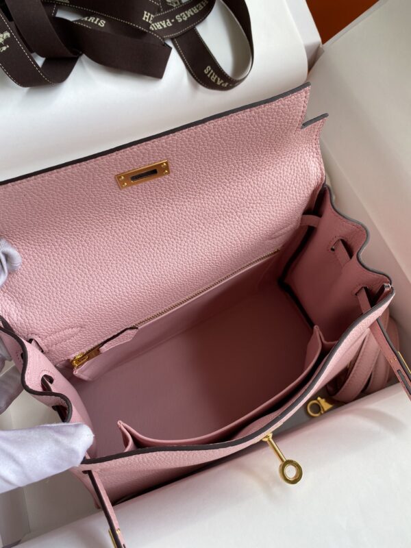 Kelly_25_Togo_Craftsmanship-Pink Bag