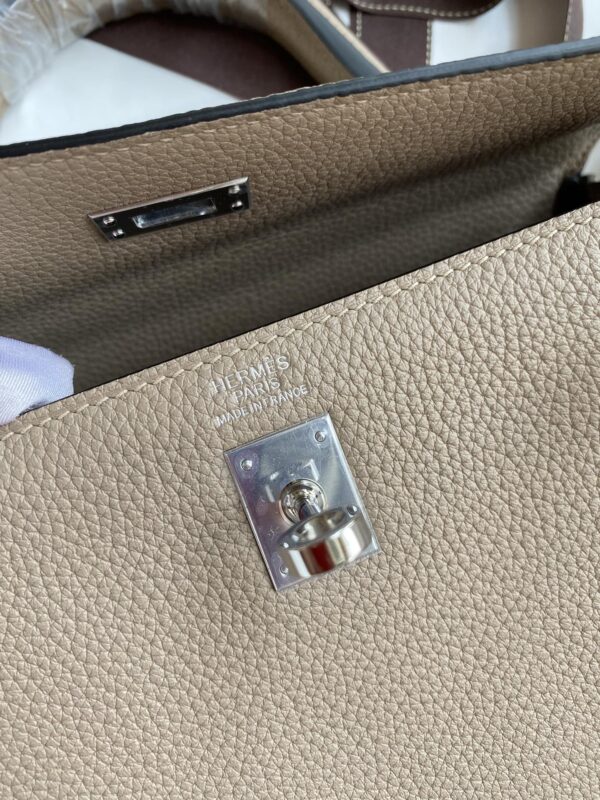 Kelly_25_Togo_Craftsmanship-Beige Bag