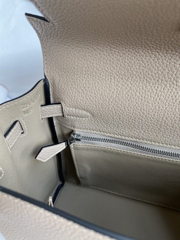Kelly_25_Togo_Craftsmanship-Beige Bag